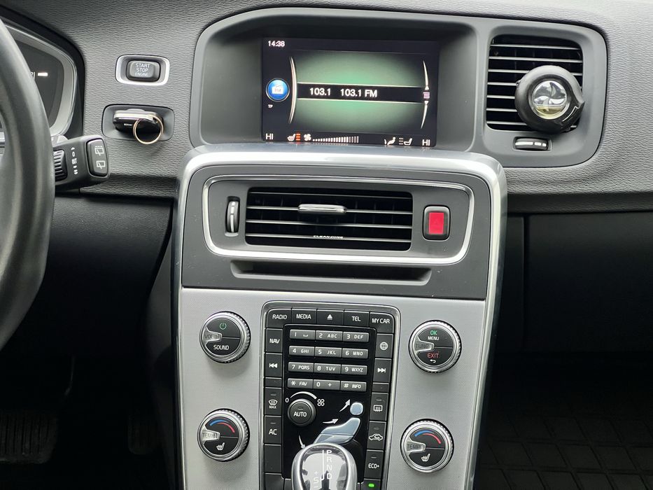 Volvo v60 2.0 4D Автомат Не фарбована