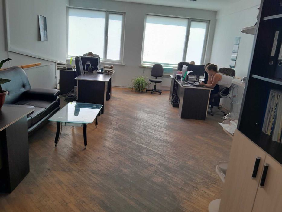 Приміщення вільного призначення/офіс/сервіс-центр 18/28/86 м.кв