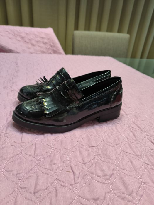 Sapatos pretos mulher