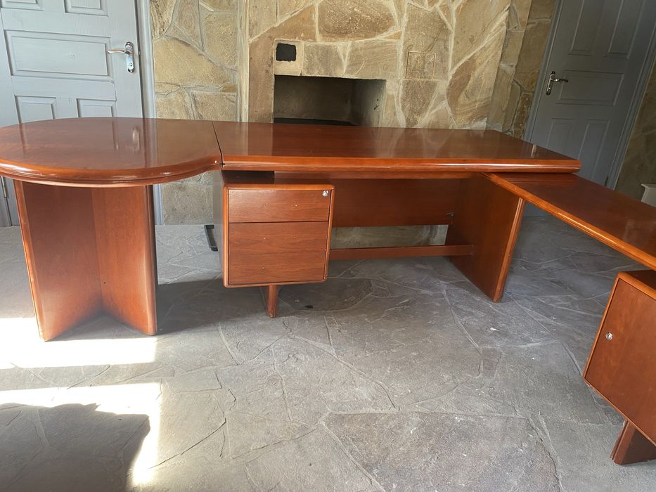 Стіл офісний під червоно дерево