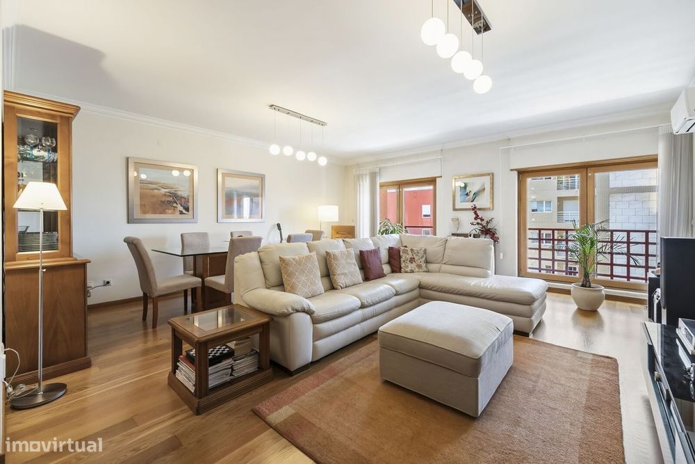 Apartamento T3 com estacionamento, Alto dos Moinhos, Lisboa