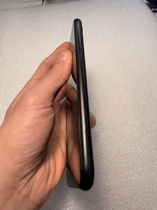 Продам iphone xr 128 76% батарея