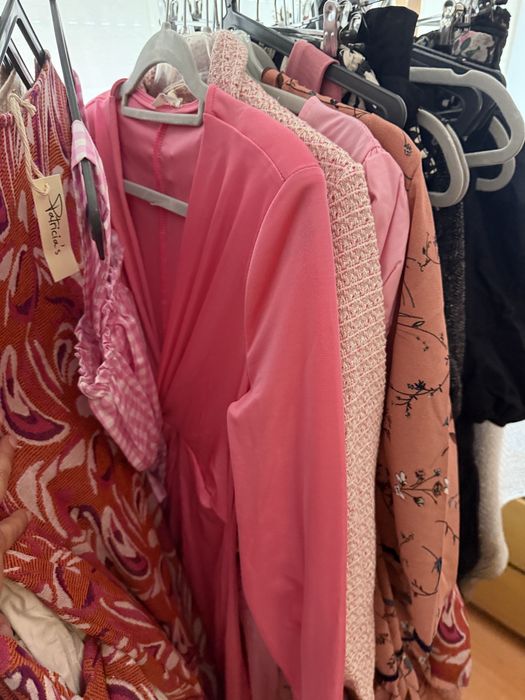 Lote de 50 peças de roupa nunca usada