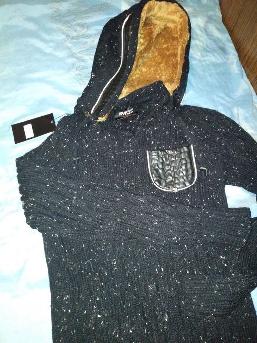 Sweter avaroz nowy, z odpinanym kapturem, XL
