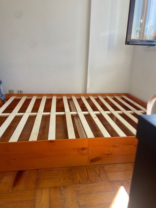 Cama Casal de Madeira Maçiça (Leroy Merlin)