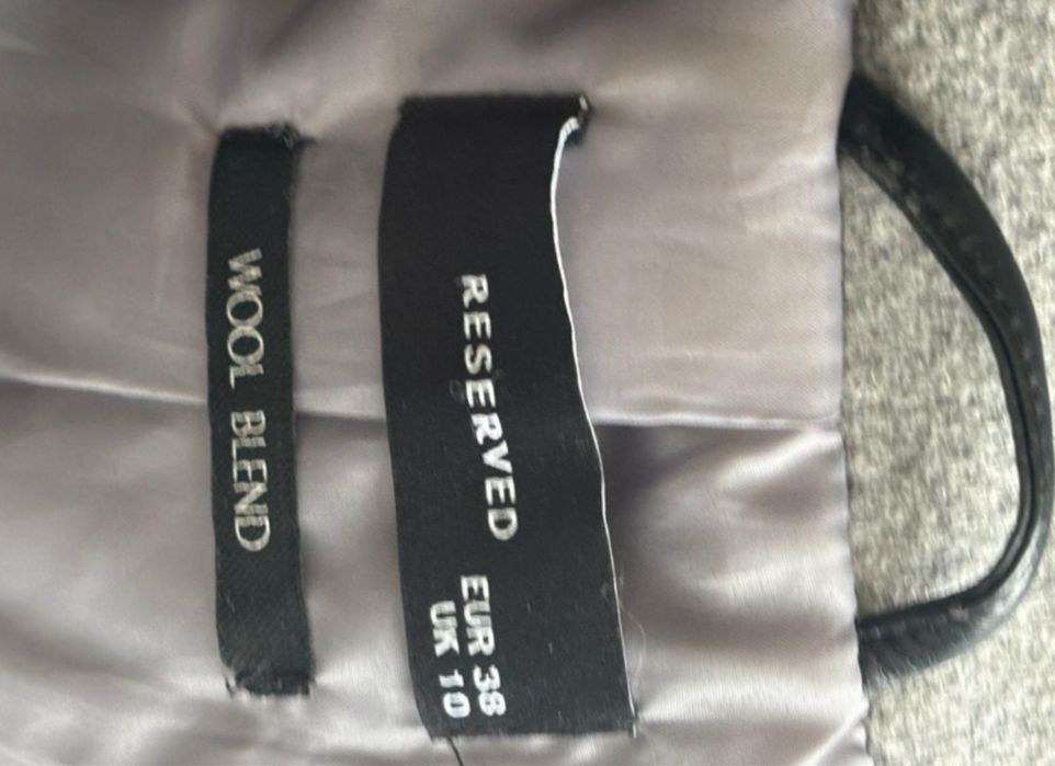 Wełniany płaszcz reserved