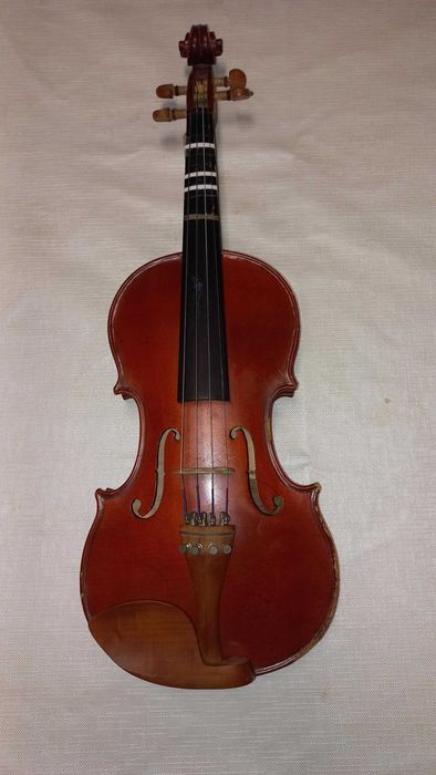Violino 3/4 completo.