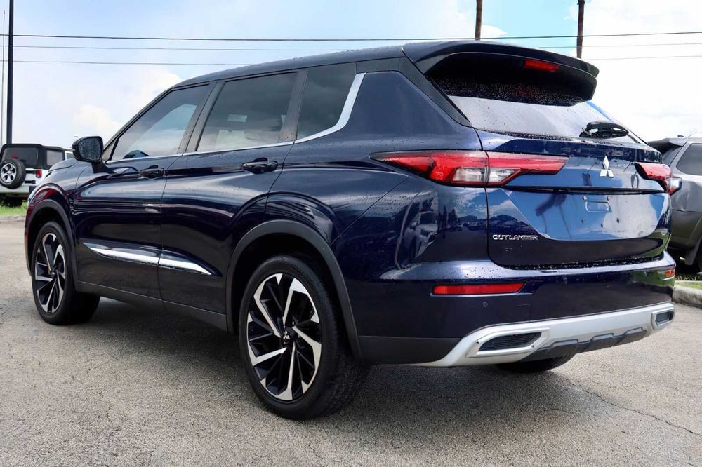 Mitsubishi Outlander SEL      2022