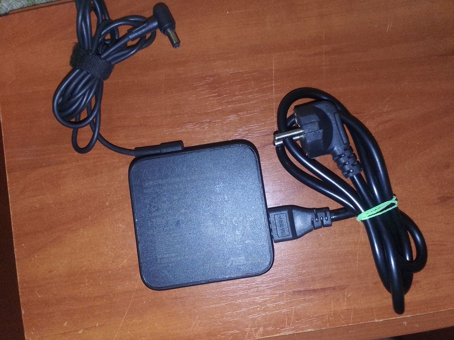 Продам Зарядний пристрій для Asus