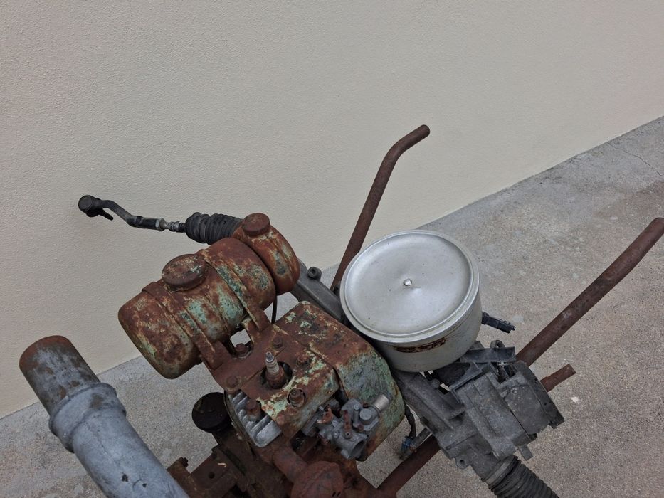 Motor rega antigo e panela ferro embriagem carro