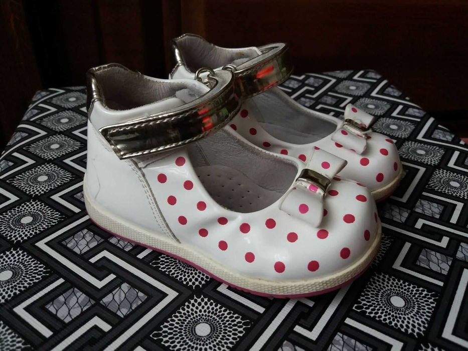 Туфлі для дівчинки