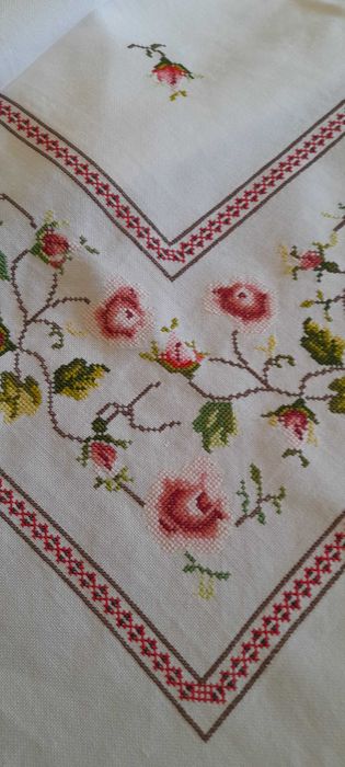 Toalha de mesa Bordado a Ponto Cruz. Antiga
