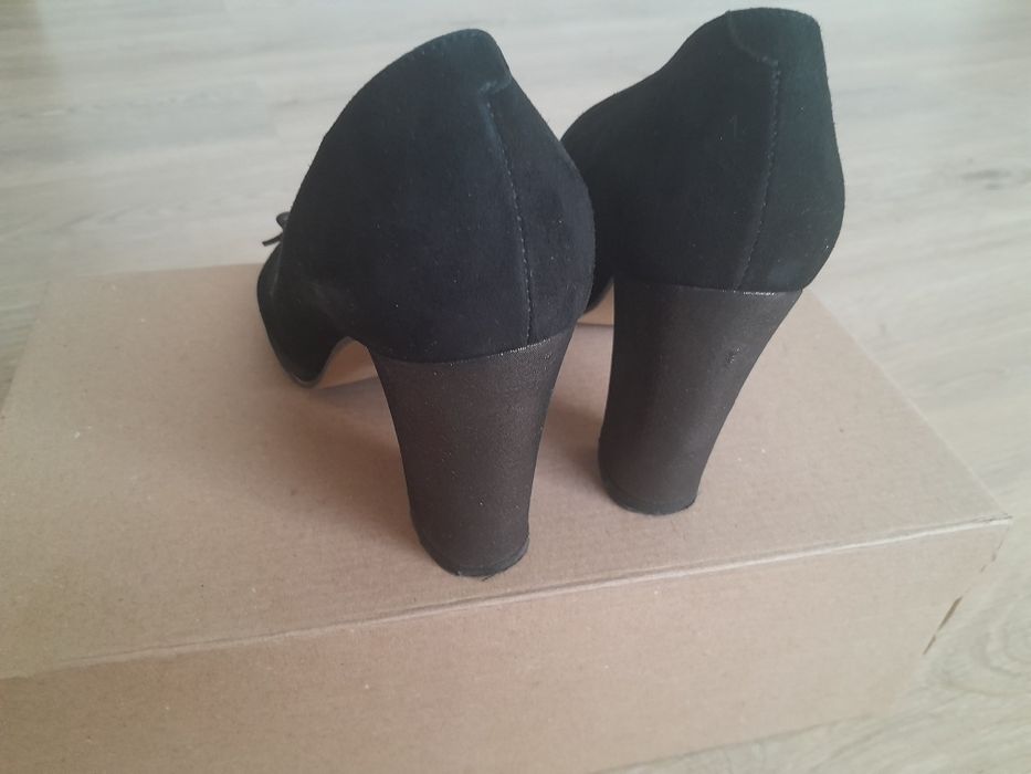 Туфлі шкіряні на каблуку