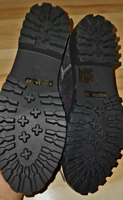 Nowe szare zamszowe buty z gwiazdkami, rozm 39