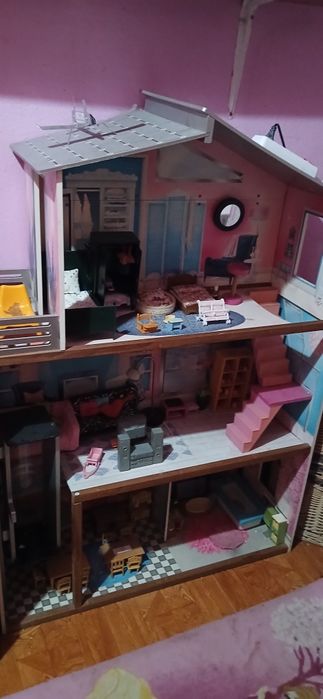 Casa de boneca com acessórios