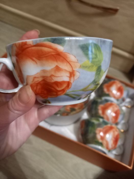 Фарфоровый чайный сервиз на 6 персон