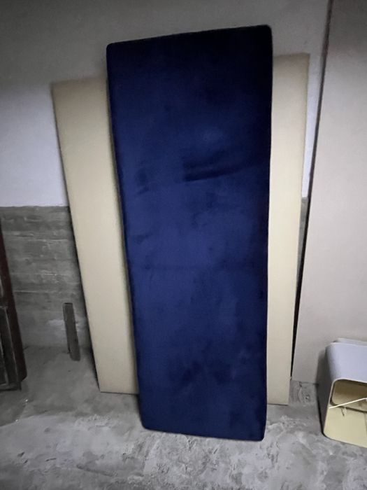 Vendo quarto de casal em carvalho: cama, mesinhas de cabeceira e camiseiro
