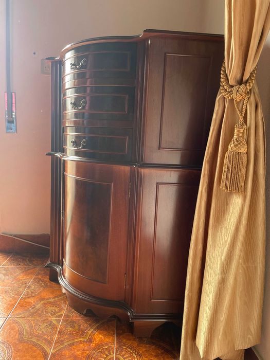 Móvel de canto / apoio madeira maciça de cerejeira, excelente estado