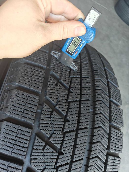 Bridgestone Blizzak R18 245/50 зимові шини липучки у відмінному стані