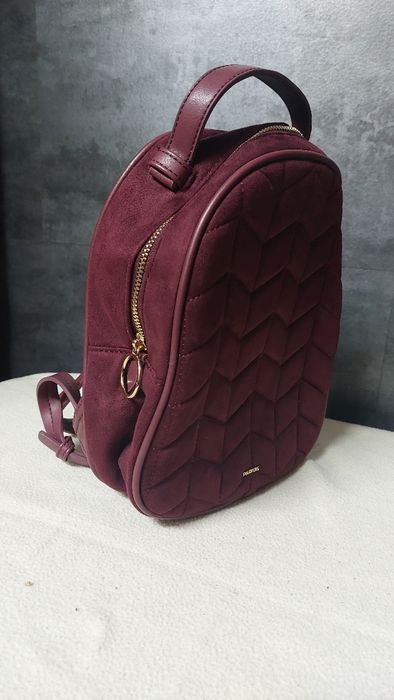 Mochila de camurça bordô
