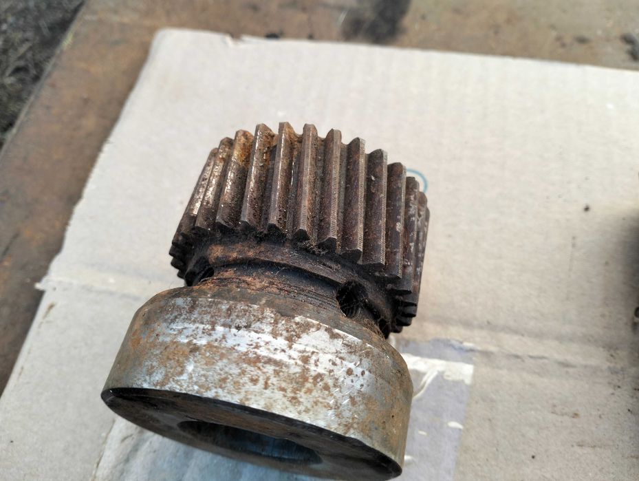 Шестерня приводная мотор-редуктора ТСН и др. Z=19 и 31. Бу/нов