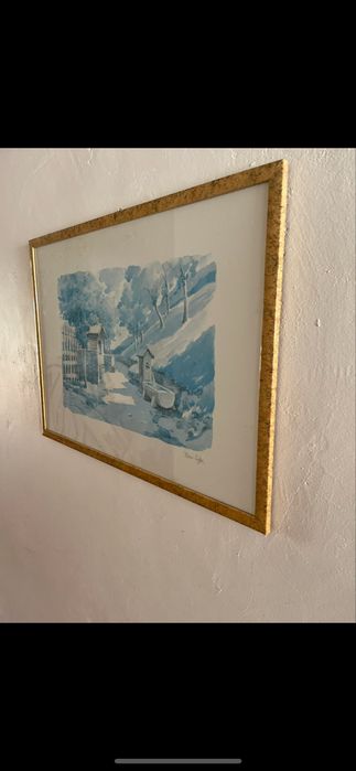 15 quadros azuis e brancos, com moldura