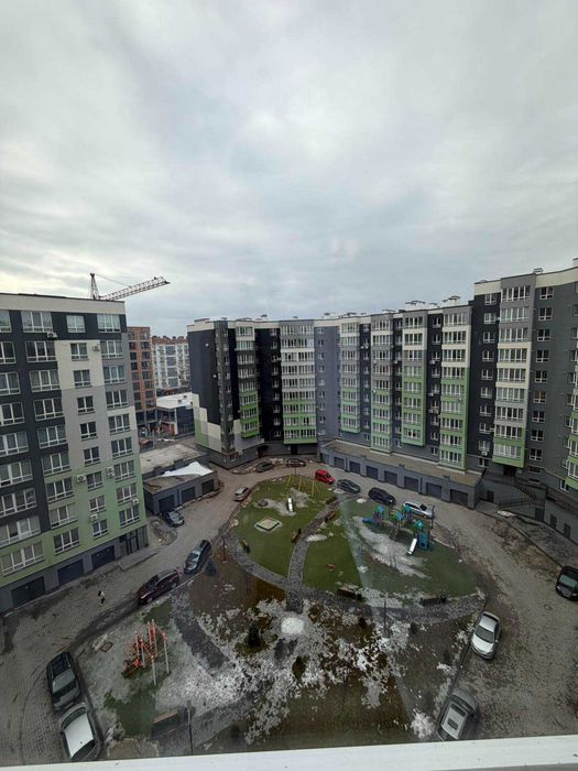 Велика трикімнатна квартира 93 м2.