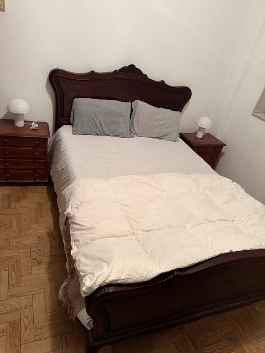 Mobilia de quarto em madeira