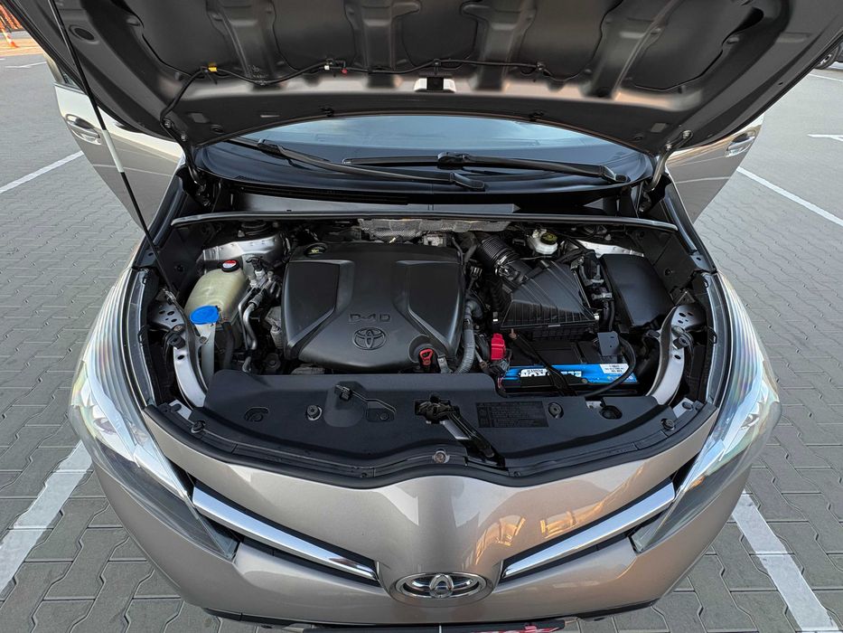 Toyota Verso 2014 року, 1.6 дизель 82 кВт, на гарній комплектації!