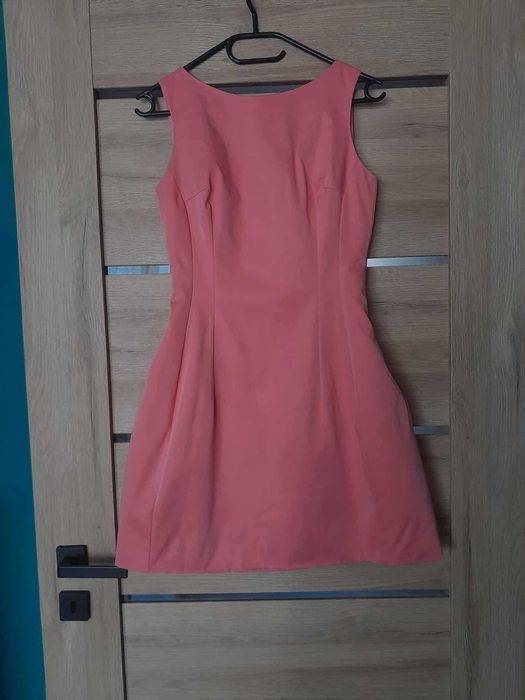 Różowa sukienka koktajlowa
