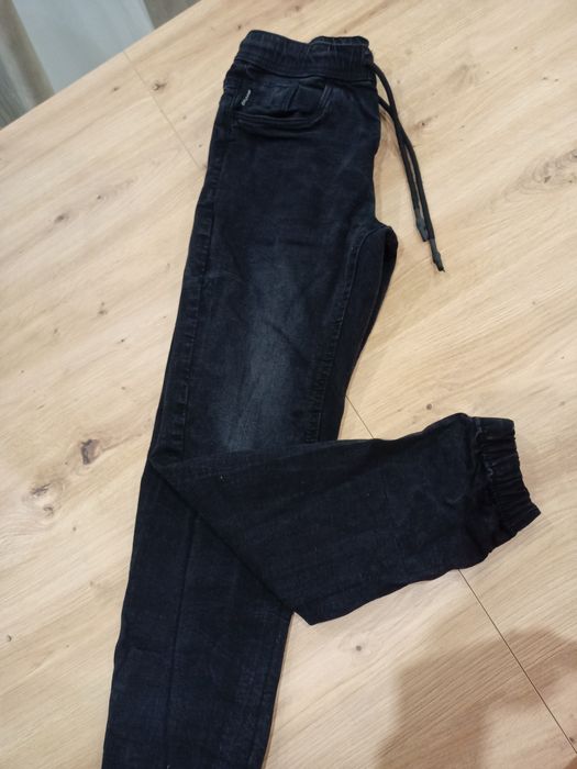 Jeansy jogger Cropp czarne