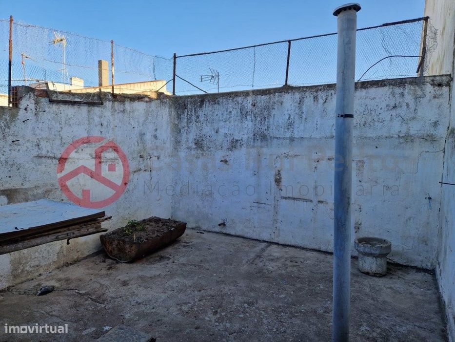 Moradia T2 com sótão e terraço — Ferreira Do Alentejo E Canhestros, Beja