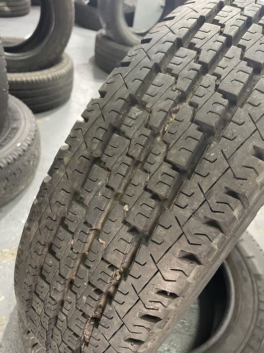Pneus 205-70-R16C