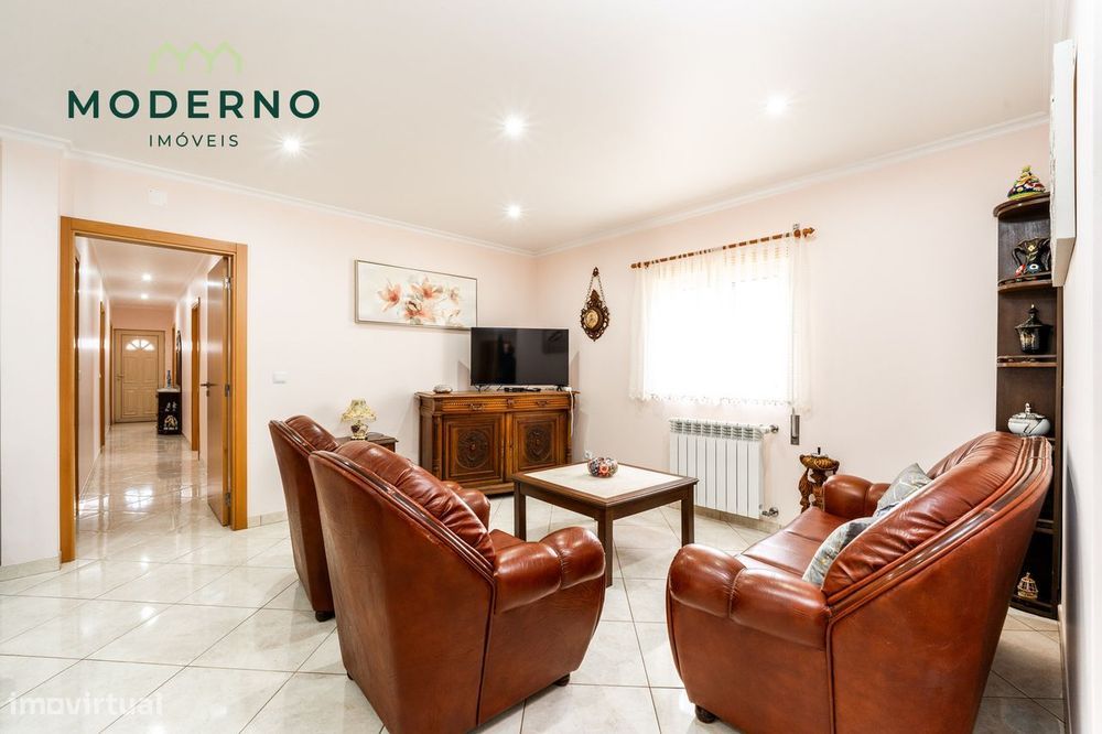 Moradia Térrea T4 com Armazém, Silveirinha Pequena, Carriço, Pombal