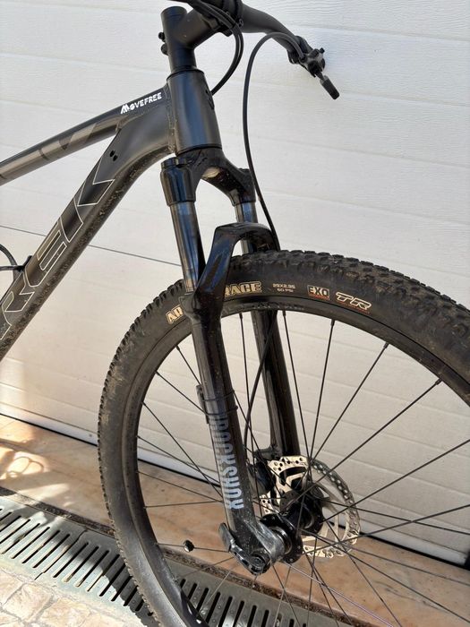 Bicicleta de XC trek