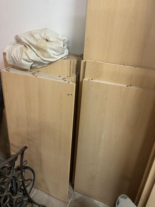 Portas de armario empotrado e demais acessorios.