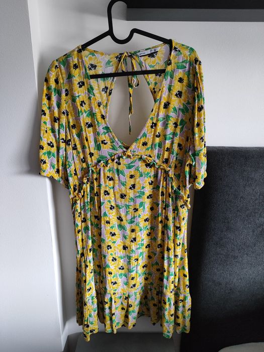 7 vestidos e 2 saias