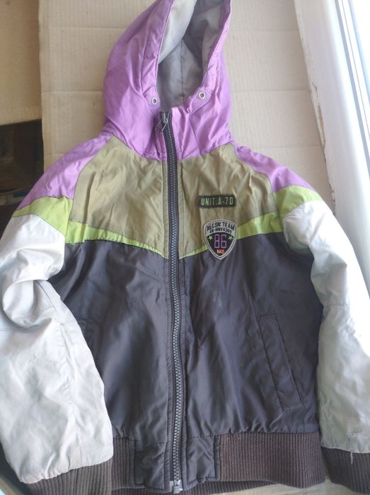 Безкоштовно дві дитячі куртки