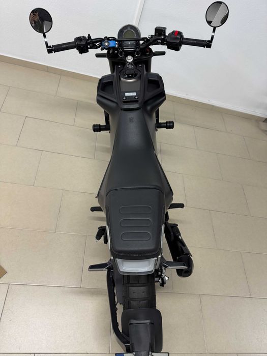 Husqvarna Svartpilen 401 (8/2022)