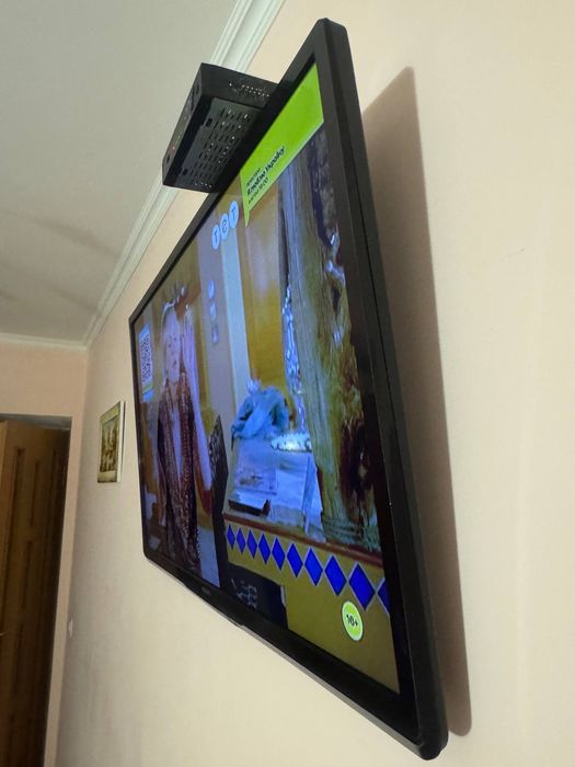 Smart LED TV  PHILIPS 40PFL5537T/12