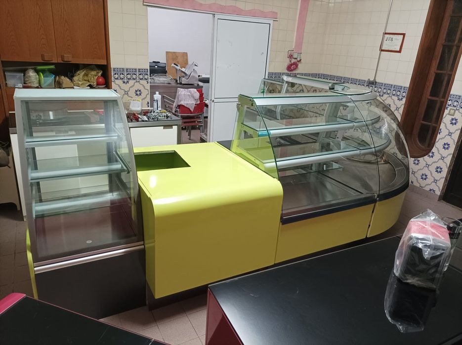 Vitrine Jordão com balcão de pastelaria