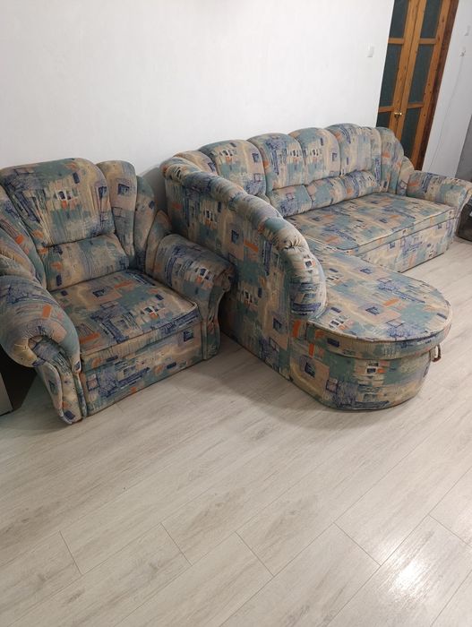 Мякий розкладний кут та два крісла