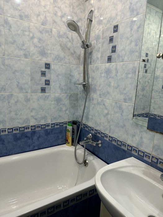 Подобово 2 кімнатна квартира в Лозовій. КОНДИЦІОНЕР