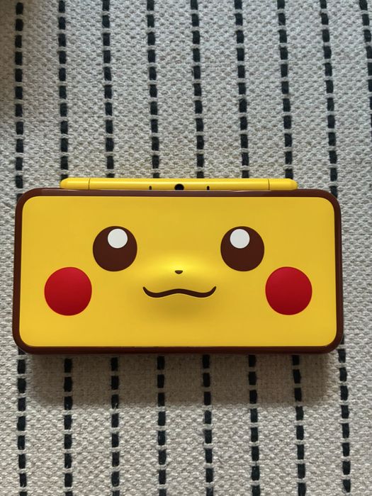 Nintendo 2DS XL Pikachu Edition