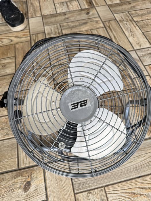 Вентилятор підлоговий  , як новий