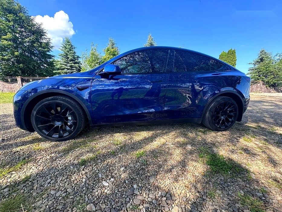 Tesla Model Y Long Range Dual Motor AWD • 2021