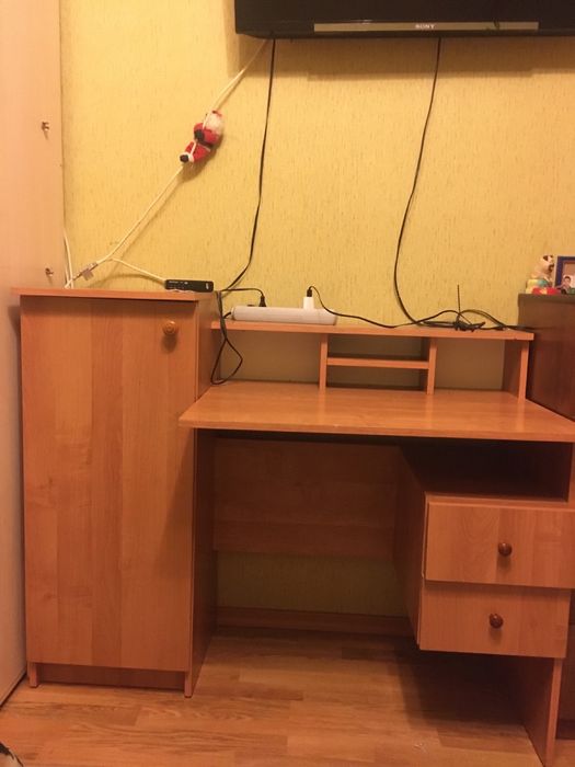 Письменный стол.Парта.