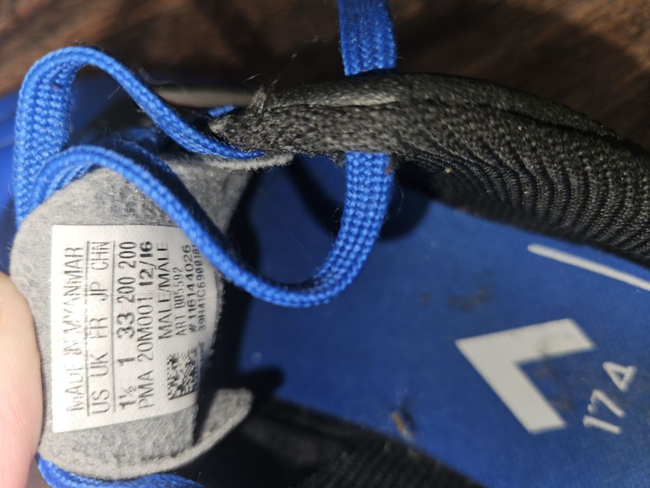 Buty piłkarskie, korki, lanki Adidas, rozm. 33