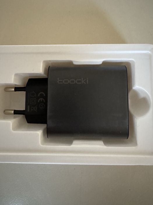 Ładowarka sieciowa TOOCKI 67 W. Usb-C 2x, Usb-A 1x. NOWA