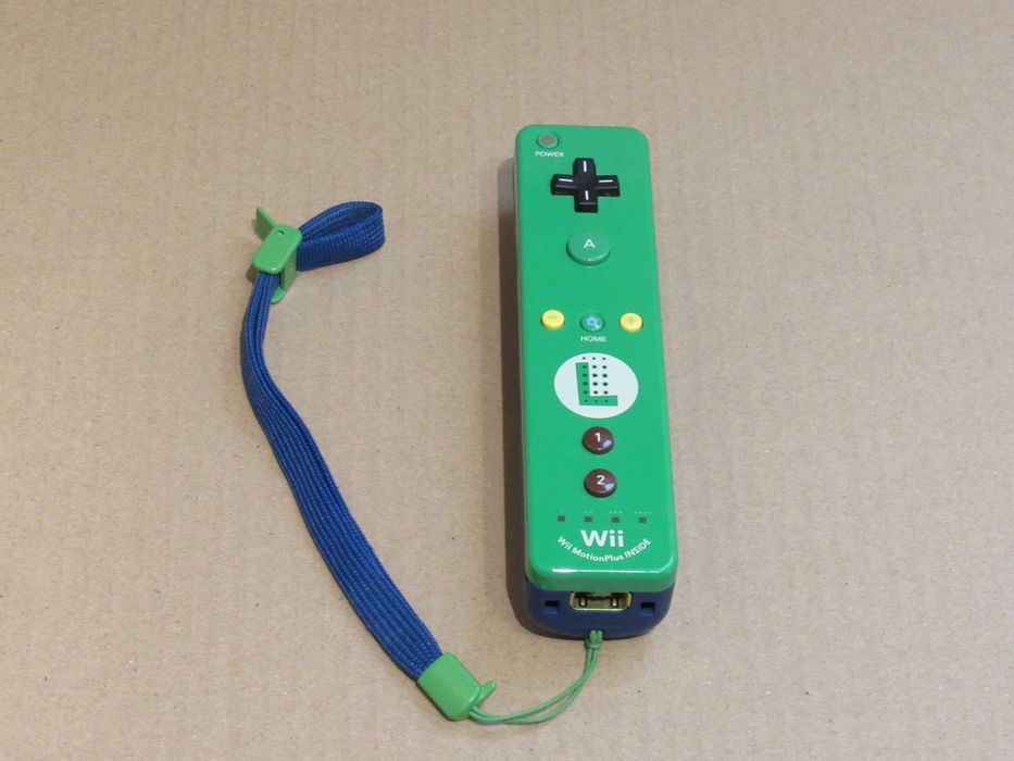 Comando Nintendo Wii Remote Plus Luigi completo em caixa